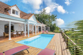 Villa Caluma, magnifique villa de 3 chambres avec piscine et vue mer, accès rapide au golf, Trois ilets